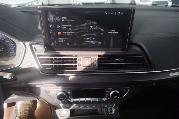Used Audi Q5L Sportback 2023 40 TFSI Luxury Model Audio And AC Panel