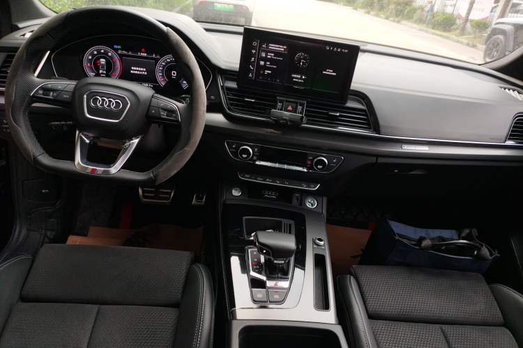 Used Audi Q5L Sportback 2023 40 TFSI Luxury Model Audio And AC Panel