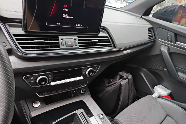 Used Audi Q5L Sportback 2023 40 TFSI Luxury Model Audio And AC Panel