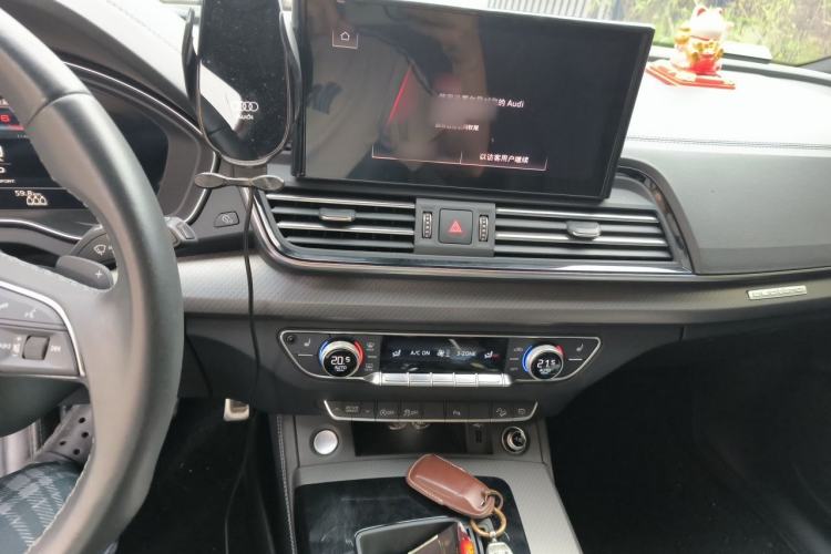 Used Audi Q5L Sportback 2023 40 TFSI Luxury Model Audio And AC Panel