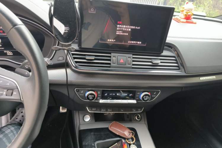 Used Audi Q5L Sportback 2023 40 TFSI Luxury Model Audio And AC Panel