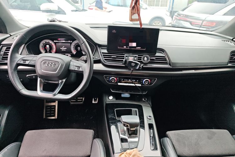 Used Audi Q5L Sportback 2023 40 TFSI Luxury Model Center Console