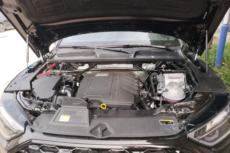 Used Audi Q5L Sportback 2023 40 TFSI Luxury Model Engine Bay
