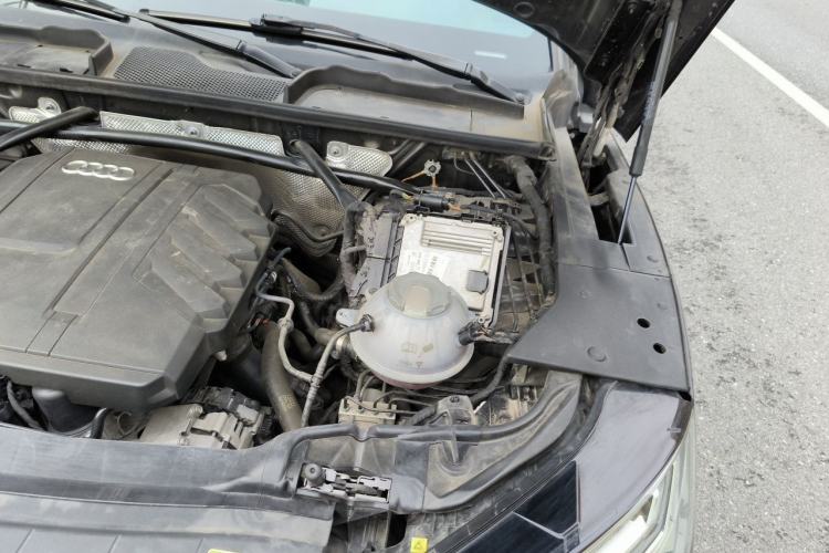 Used Audi Q5L Sportback 2023 40 TFSI Luxury Model Engine Bay Left