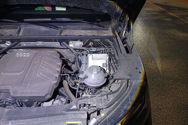 Used Audi Q5L Sportback 2023 40 TFSI Luxury Model Engine Bay Left