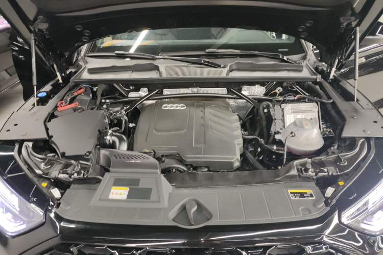 Used Audi Q5L Sportback 2023 40 TFSI Fashion Model Engine Bay