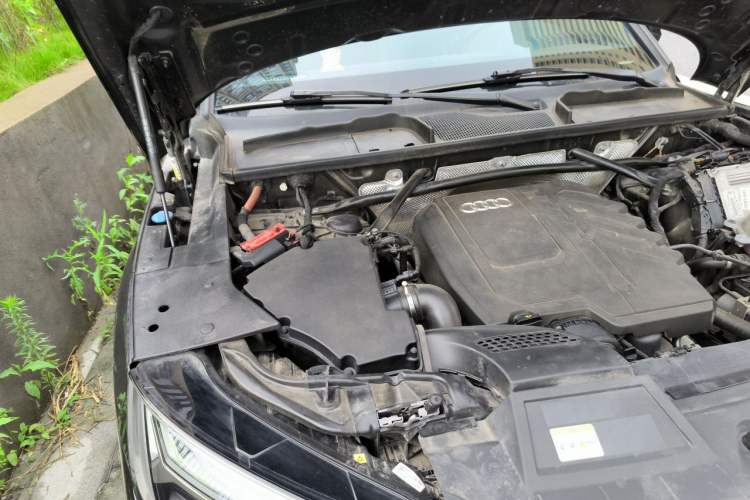 Used Audi Q5L Sportback 2023 40 TFSI Luxury Model Engine Bay Right