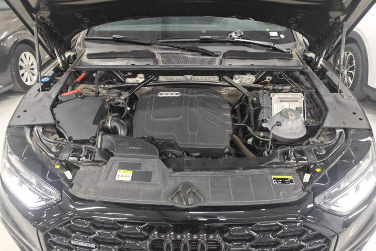 Used Audi Q5L Sportback 2023 40 TFSI Luxury Model Engine Bay