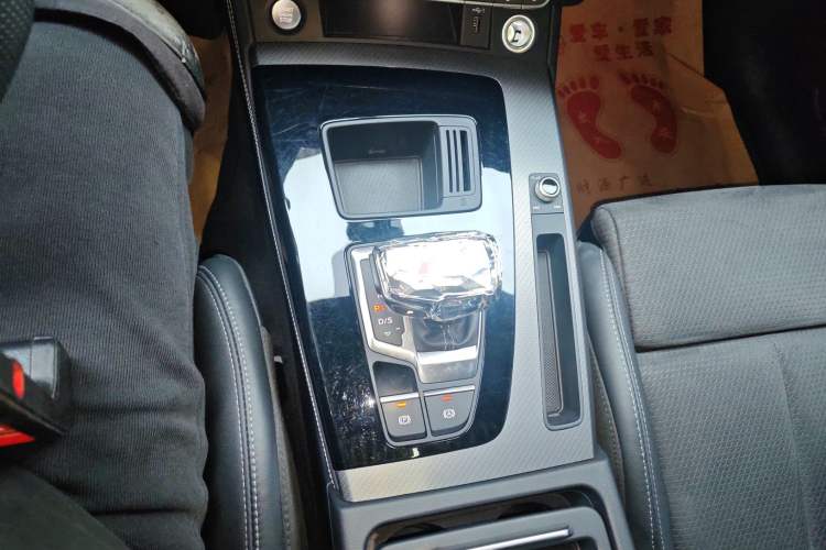 Used Audi Q5L Sportback 2023 40 TFSI Luxury Model Gear Lever