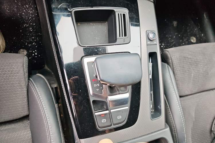 Used Audi Q5L Sportback 2023 40 TFSI Luxury Model Gear Lever