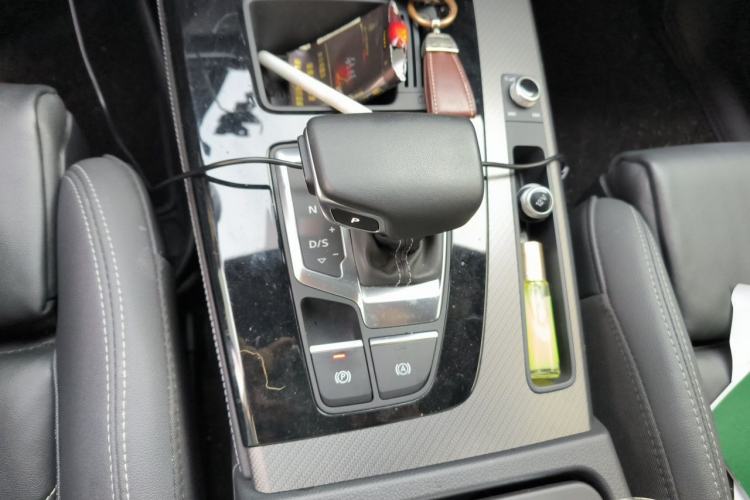 Used Audi Q5L Sportback 2023 40 TFSI Luxury Model Gear Lever