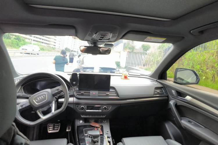 Used Audi Q5L Sportback 2023 40 TFSI Luxury Model Headliner