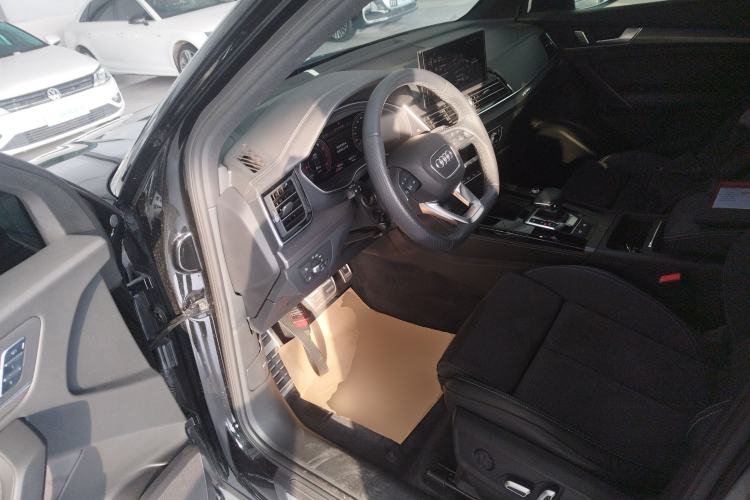 Used Audi Q5L Sportback 2023 40 TFSI Luxury Model Interior 3
