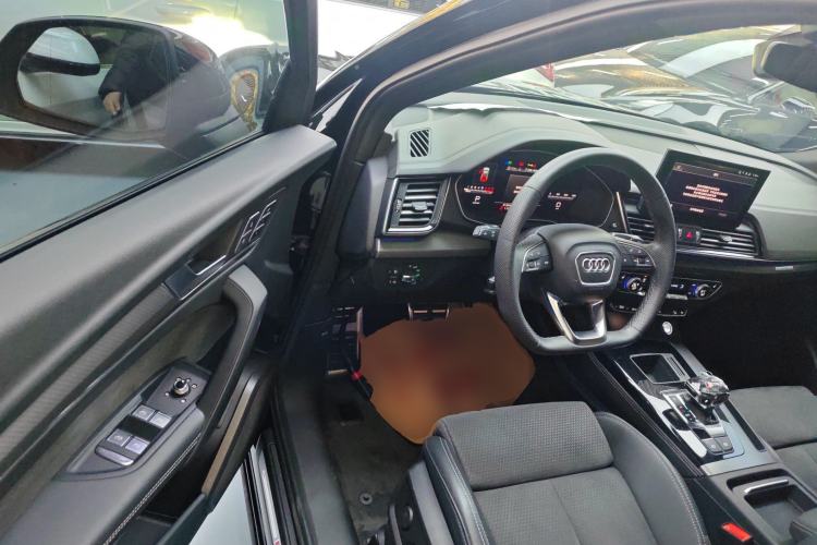 Used Audi Q5L Sportback 2023 40 TFSI Luxury Model Interior 3