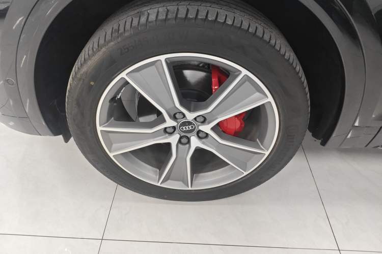 Used Audi Q5L Sportback 2023 40 TFSI Luxury Model Left Front Wheel Hub