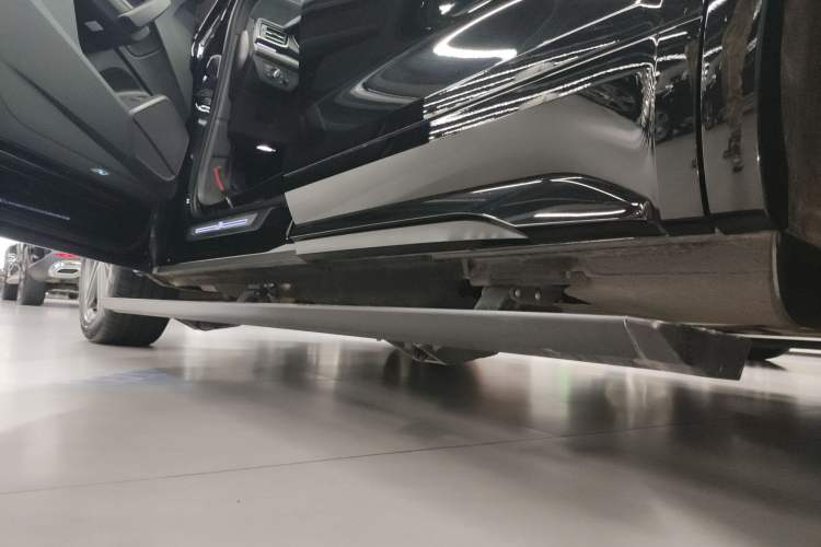 Used Audi Q5L Sportback 2023 40 TFSI Fashion Model Left Side Sill