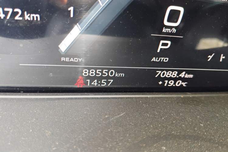 Used Audi Q5L Sportback 2023 40 TFSI Luxury Model Odometer Close Up