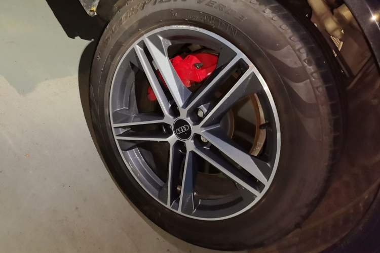 Used Audi Q5L Sportback 2023 40 TFSI Fashion Model Right Front Wheel Hub