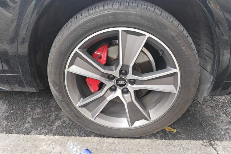 Used Audi Q5L Sportback 2023 40 TFSI Luxury Model Right Front Wheel Hub