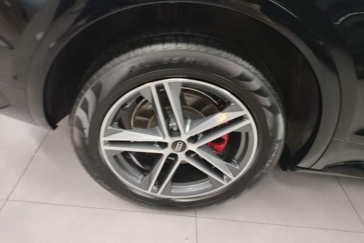 Used Audi Q5L Sportback 2023 40 TFSI Fashion Model Right Rear Wheel Hub