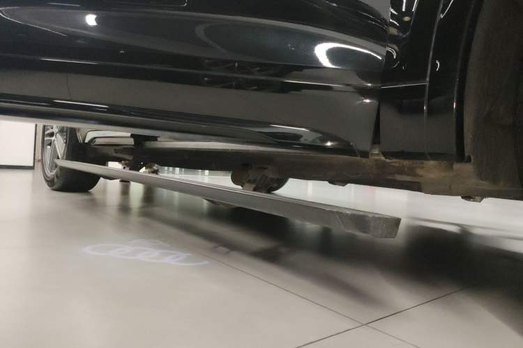 Used Audi Q5L Sportback 2023 40 TFSI Fashion Model Right Side Sill