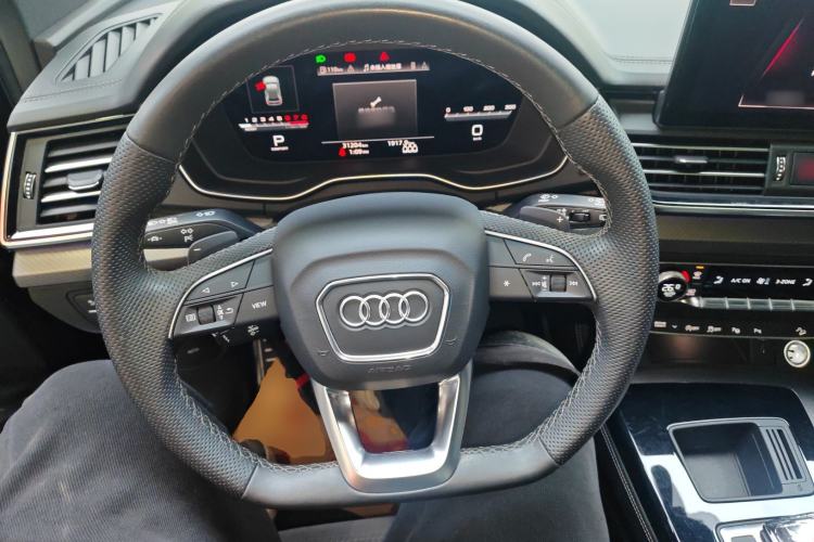 Used Audi Q5L Sportback 2023 40 TFSI Luxury Model Steering Wheel