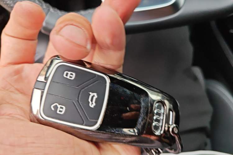 Used Audi Q5L Sportback 2023 40 TFSI Luxury Model Vehicle Key