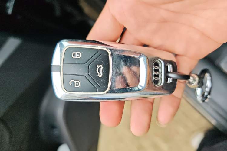 Used Audi Q5L Sportback 2023 40 TFSI Luxury Model Vehicle Key