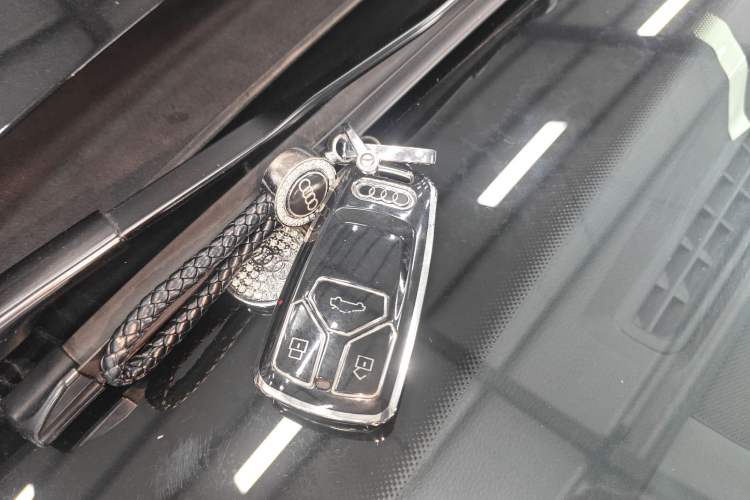 Used Audi Q5L Sportback 2023 40 TFSI Luxury Model Vehicle Key
