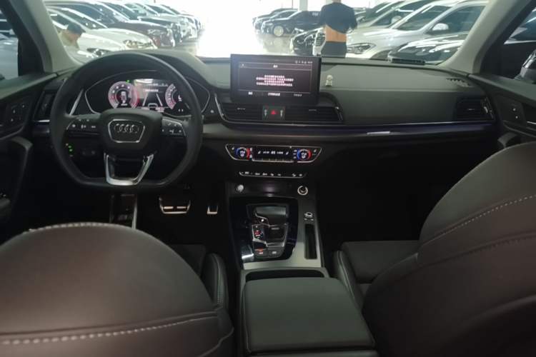 Used Audi Q5L Sportback 2023 40 TFSI Luxury Model Center Console