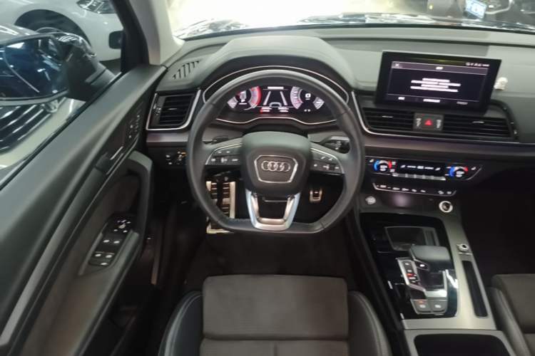 Used Audi Q5L Sportback 2023 40 TFSI Luxury Model Steering Wheel