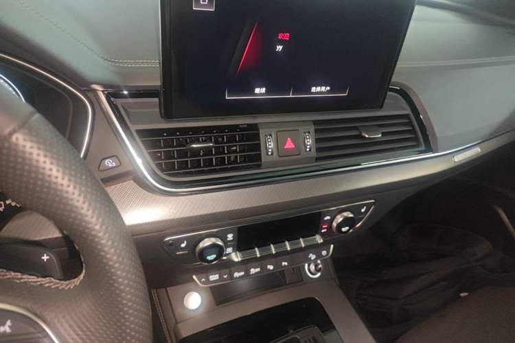 Used Audi Q5L Sportback 2023 40 TFSI Luxury Model Audio And AC Panel