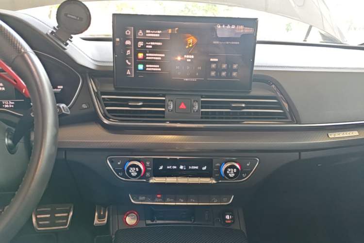 Used Audi Q5L Sportback 2023 40 TFSI Luxury Model Audio And AC Panel
