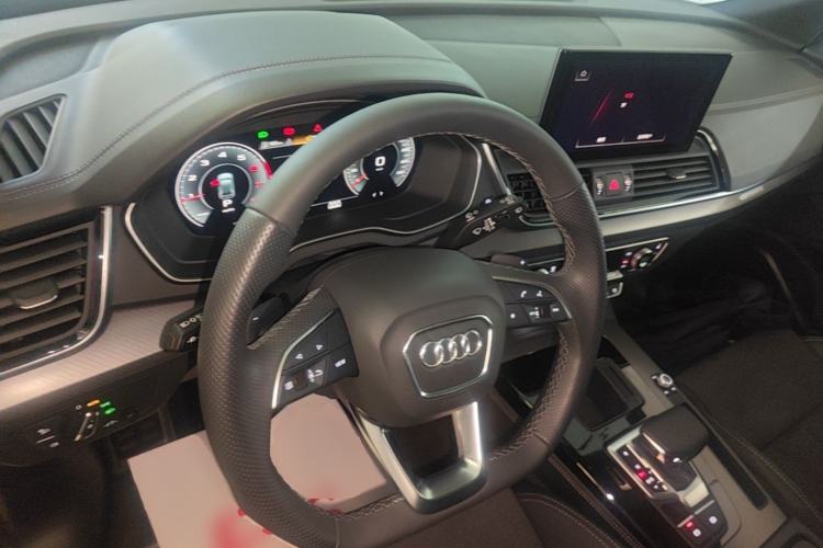 Used Audi Q5L Sportback 2023 40 TFSI Luxury Model Center Console