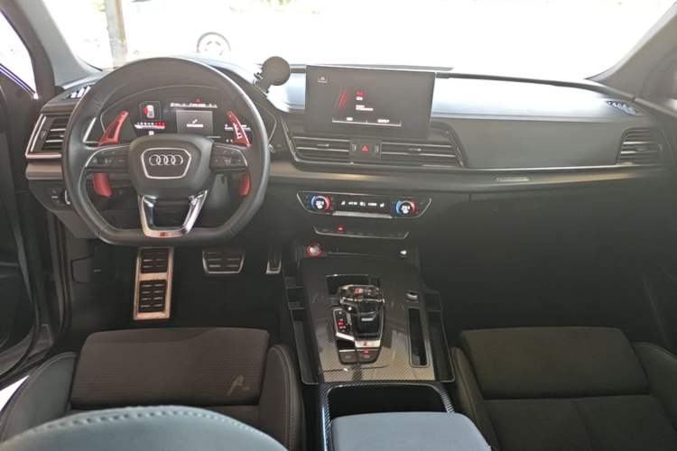 Used Audi Q5L Sportback 2023 40 TFSI Luxury Model Center Console