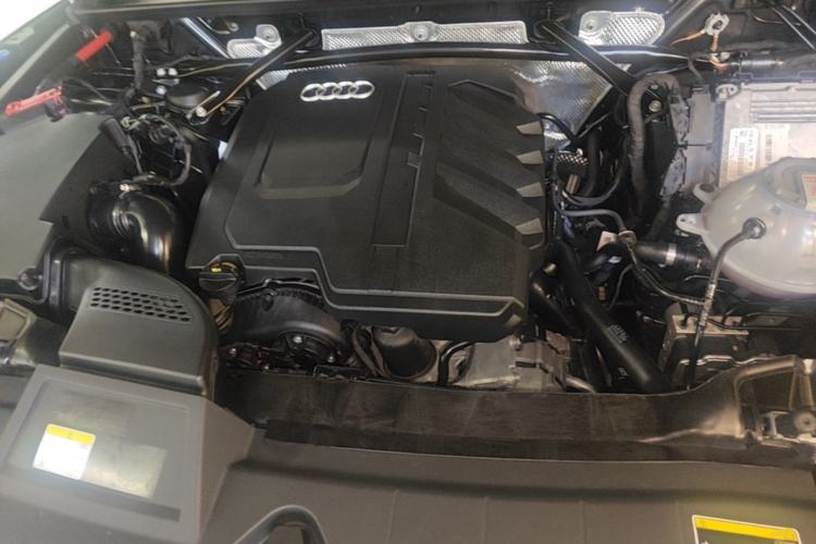 Used Audi Q5L Sportback 2023 40 TFSI Luxury Model Engine Bay