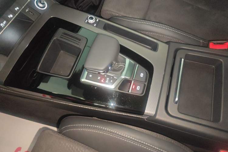 Used Audi Q5L Sportback 2023 40 TFSI Luxury Model Gear Lever
