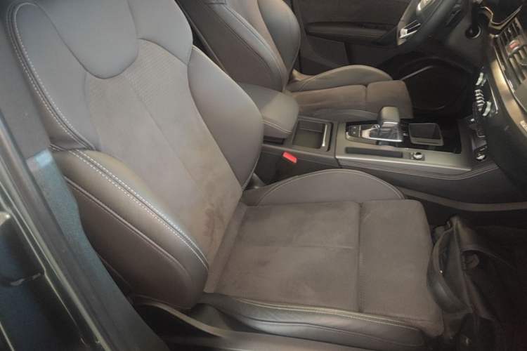 Used Audi Q5L Sportback 2023 40 TFSI Luxury Model Right Front Seat