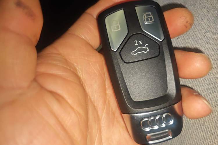 Used Audi Q5L Sportback 2023 40 TFSI Luxury Model Vehicle Key