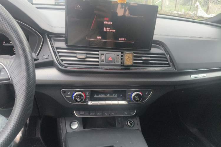 Used Audi Q5L Sportback 2023 40 TFSI Luxury Model Audio And AC Panel