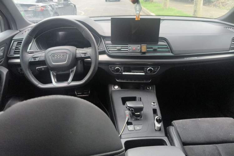 Used Audi Q5L Sportback 2023 40 TFSI Luxury Model Center Console
