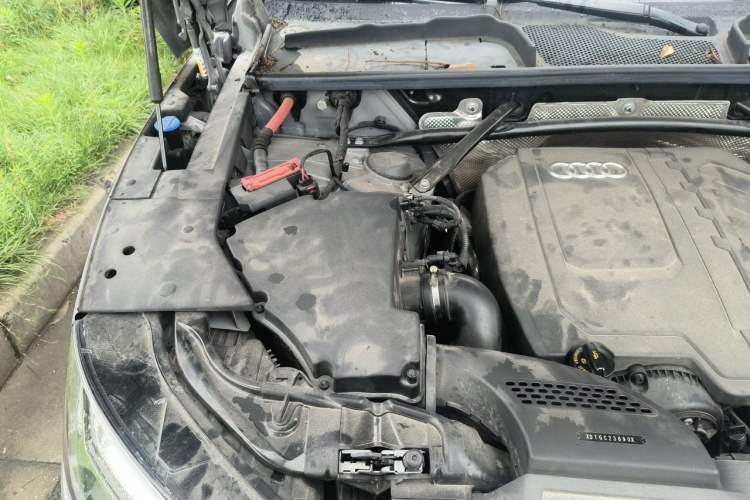 Used Audi Q5L Sportback 2023 40 TFSI Luxury Model Engine Bay Right