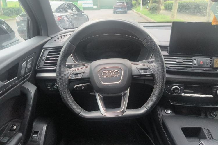 Used Audi Q5L Sportback 2023 40 TFSI Luxury Model Steering Wheel