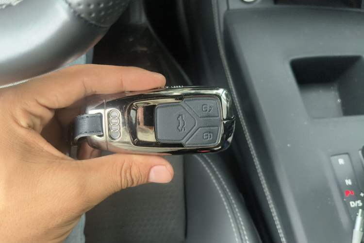 Used Audi Q5L Sportback 2023 40 TFSI Luxury Model Vehicle Key