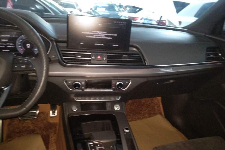 Used Audi Q5L Sportback 2023 40 TFSI Luxury Model Audio And AC Panel