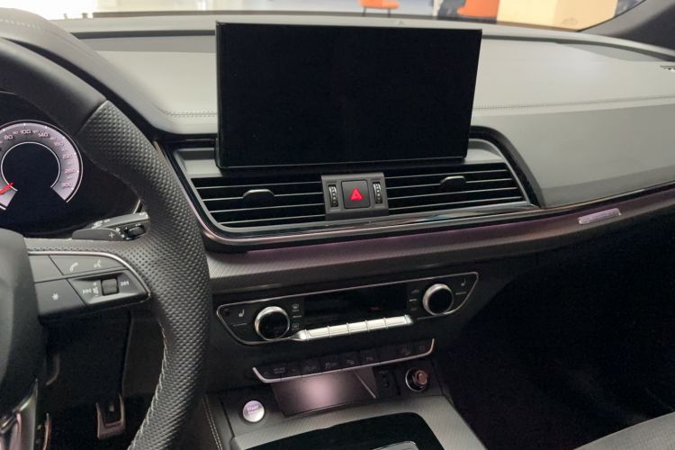 Used Audi Q5L Sportback 2023 40 TFSI Luxury Model Audio And AC Panel
