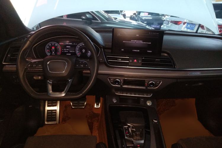 Used Audi Q5L Sportback 2023 40 TFSI Luxury Model Center Console