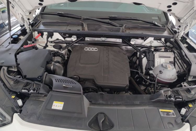 Used Audi Q5L Sportback 2023 40 TFSI Luxury Model Engine Bay