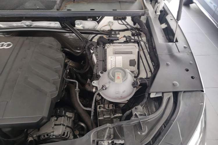Used Audi Q5L Sportback 2023 40 TFSI Luxury Model Engine Bay Left