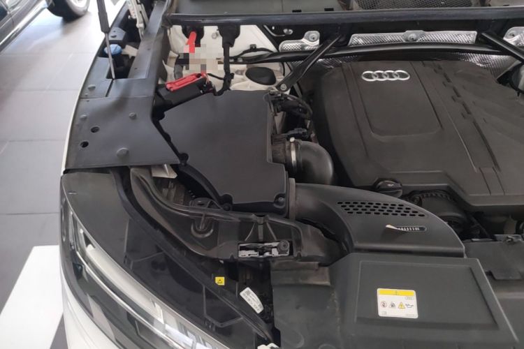 Used Audi Q5L Sportback 2023 40 TFSI Luxury Model Engine Bay Right
